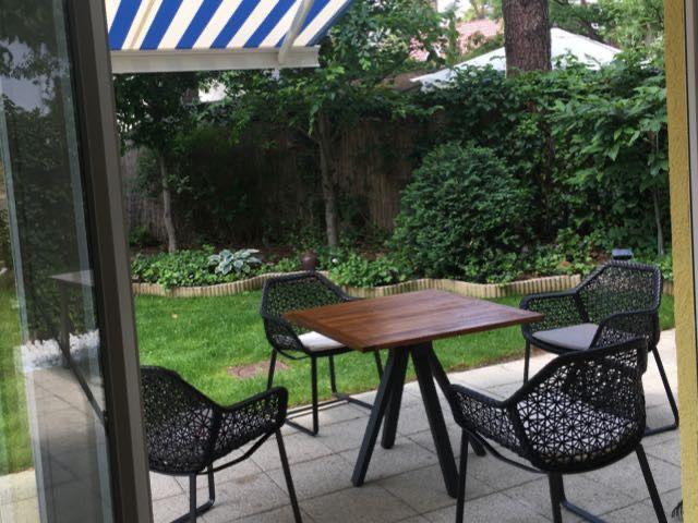 Spacious furnished 3 room apartment with garden & parking