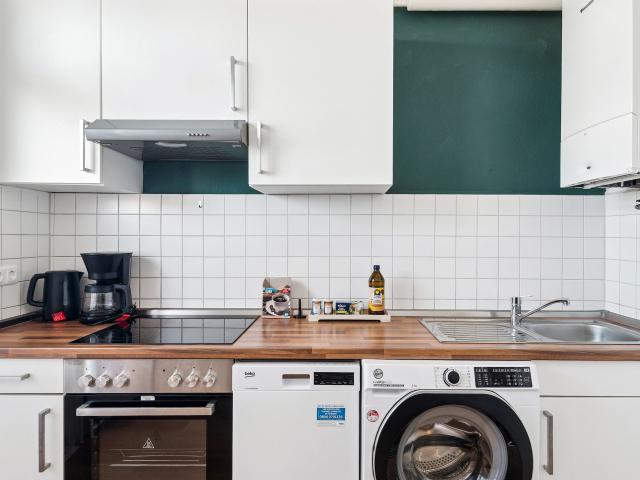 Spacious furnished 3 room apartment in a central location ideal for long term stay for up to 6 people