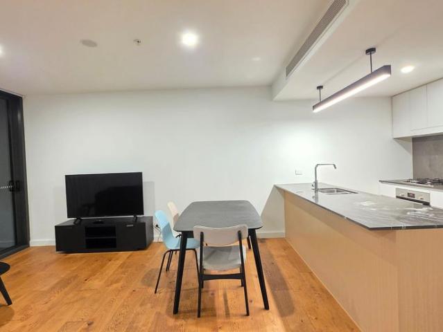 Spacious Furnished 1 Bed + Large Study + Balcony – Brisbane One, South Brisbane