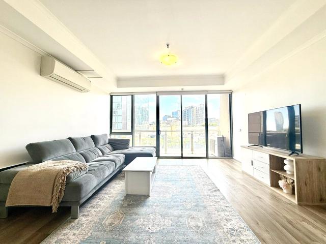 Spacious Furnished 2 Bedroom Apartment in the Heart of Southbank!