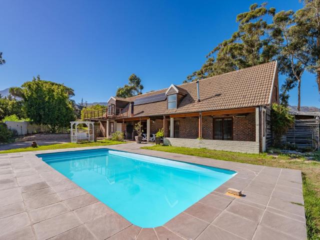 SPACIOUS FURNISHED 4 BEDROOM HOME WITH POOL, BRAAI & SOLAR IN TRE DONNE ESTATE, SOMERSET WEST