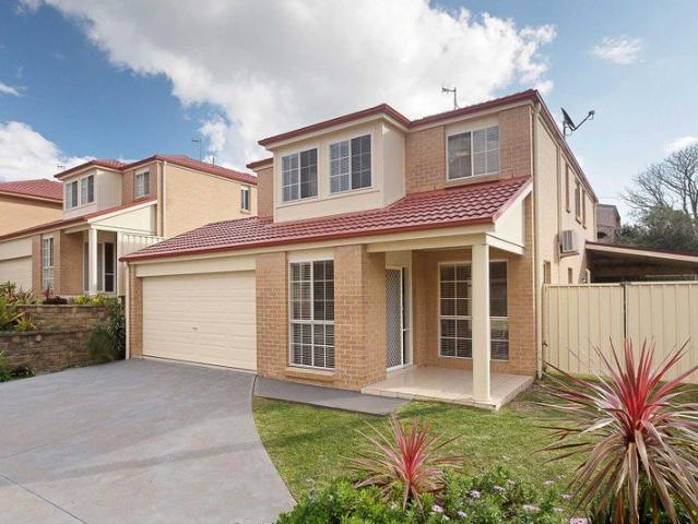 PARTIALLY FURNISHED TOWNHOUSE IN QIET RESIDENTIAL AREA