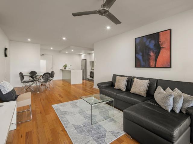 spacious, furnished apartment with leafy outlook in the heart of toowong