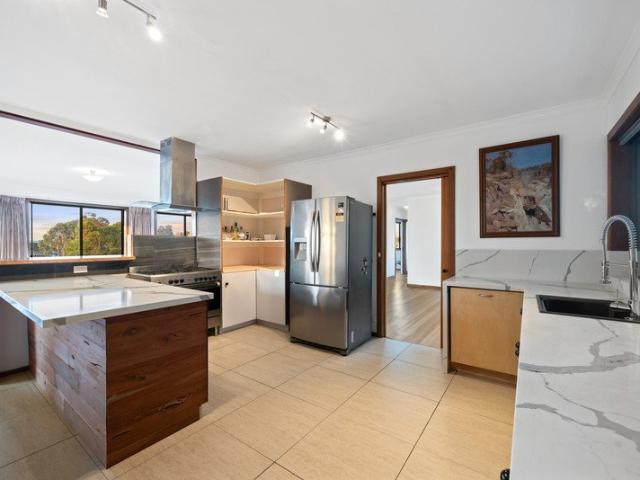 Spacious Furnished Entire Top Floor with Water Views Gardening included
