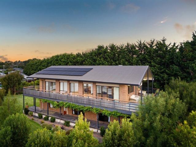 Spacious Furnished Entire Top Floor with Water Views Gardening included