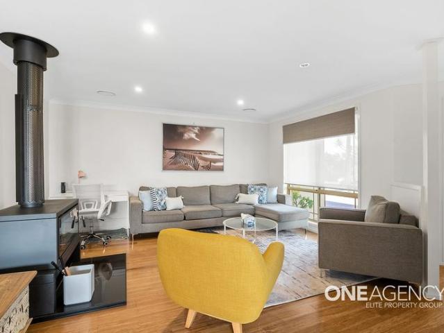 SPACIOUS FURNISHED FAMILY LIVING IN THE HEART OF VINCENTIA