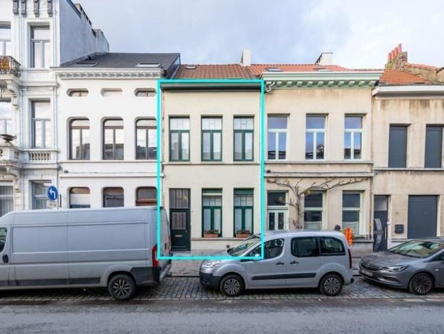 Spacious furnished house with garden and 4 bedrooms