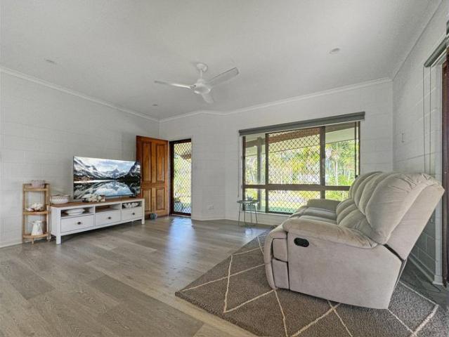 Spacious Furnished Home Close to Beach, Shops & Everyday Convenience – 4 Kent Close, Wongaling Beach