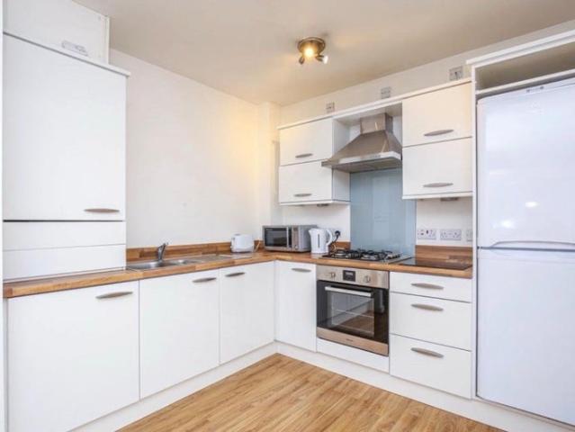 Spacious Furnished One bedroom apartment Glasgow C
