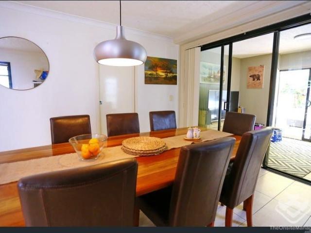 Spacious Furnished Room in the Heart of Toowong – Prime Location!