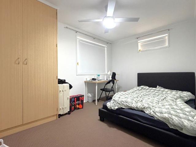 Spacious Furnished Room in Quiet Eastside Share House Walk to Shops & Parkland