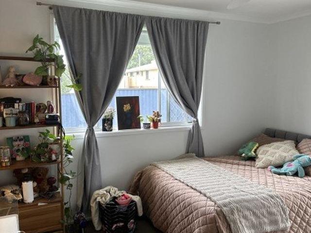Spacious Furnished Room in Quiet Eastside Share House Walk to Shops & Parkland