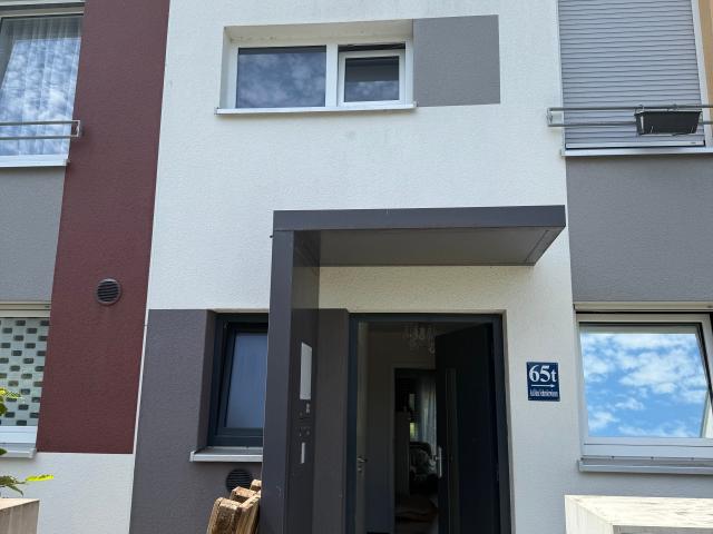 Spacious Furnished Townhouse with 4 Bedrooms & Underground Parking