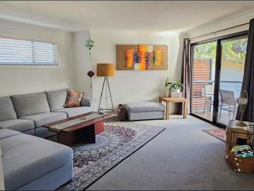SPACIOUS FURNISHED TOWNHOUSE WITH COFFS CREEK VIEWS