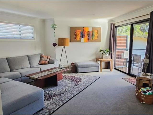 SPACIOUS FURNISHED TOWNHOUSE WITH COFFS CREEK VIEWS