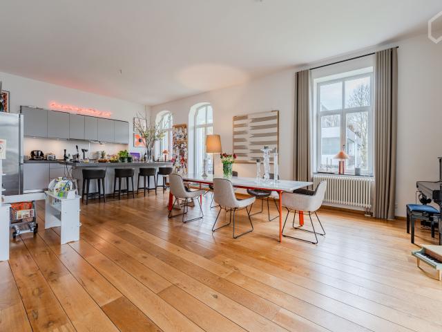Spacious furnished villa apartment with garden, terraces and underground parking in Grunewald