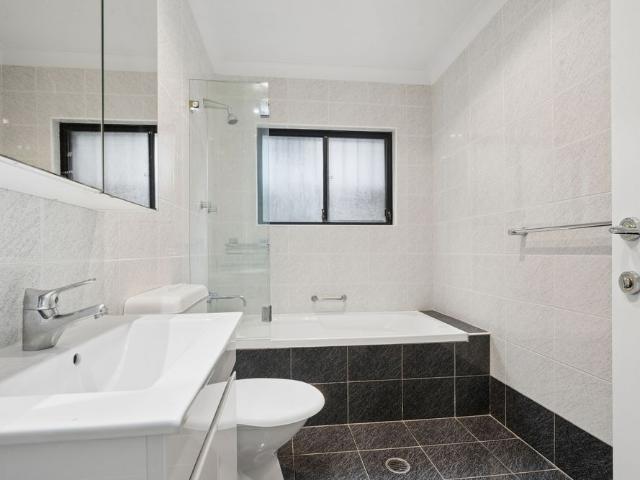 Spacious Garden Apartment in a Peaceful Vaucluse Setting