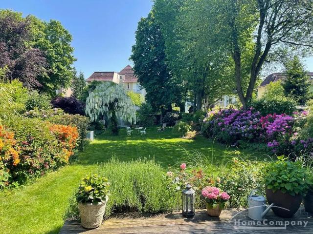 Spacious Furnished Garden Apartment with Fireplace and Terrace in Groß Flottbek