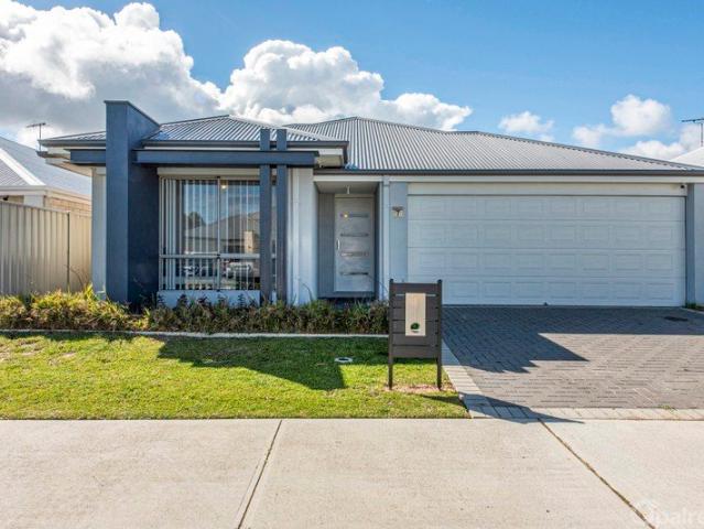 Spacious Golden Bay living with multiple living zones & entertainer's alfresco