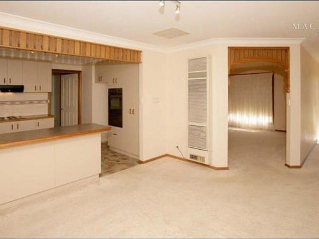 Spacious Glenfield Villa