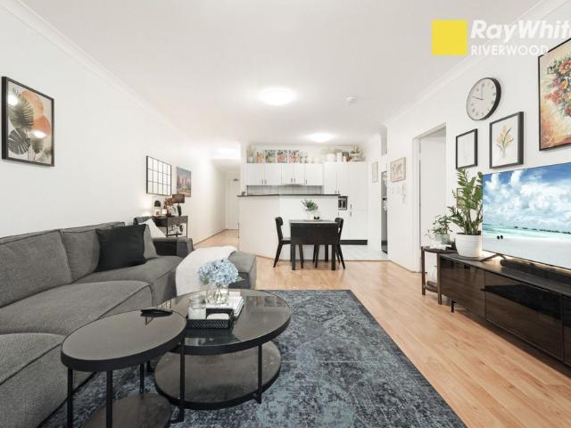 Spacious Ground Floor 3 Bedroom Apartment with Expansive Courtyard in Riverwood ! ! !