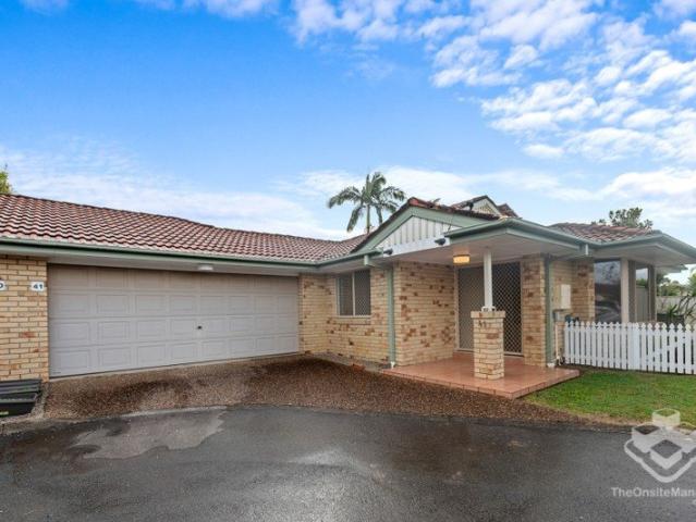 Spacious Ground Floor 3 Bedroom Villa with Double Garage + Resort Style Amenities!