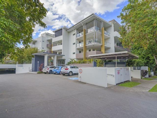 Spacious Ground Floor 2 Bedroom Apartment with Large Balcony plus Private Courtyard