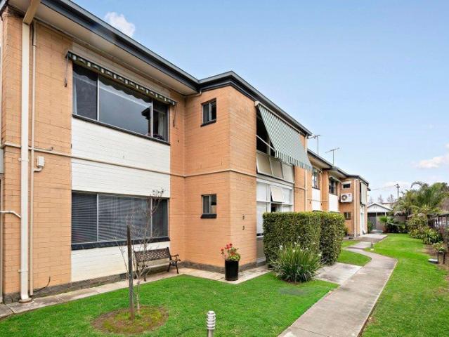 Spacious Ground Floor 2 bedrooms Unit in a Convenient City Fringe Location
