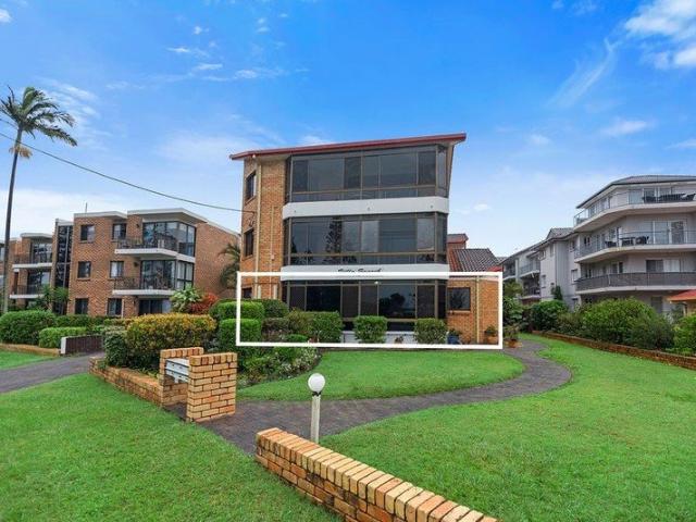 Spacious Ground Floor Coastal Apartment Prime Location Metres from the Broadwater