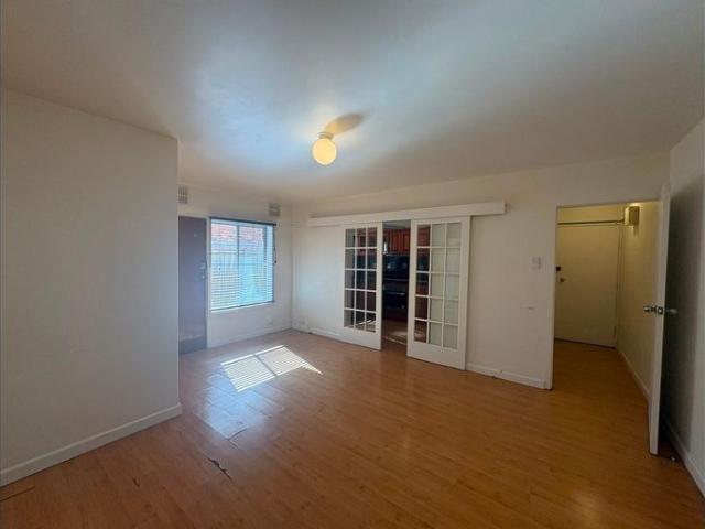 Spacious ground floor apartment, centrally located close to schools, shopping amenities and Sunshine Plaza