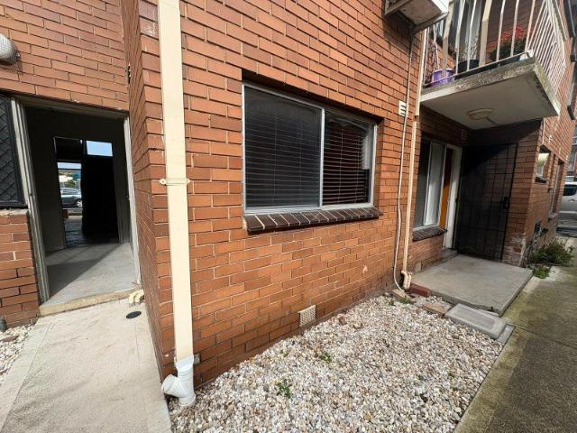 Spacious ground floor apartment, centrally located close to schools, shopping amenities and Sunshine Plaza