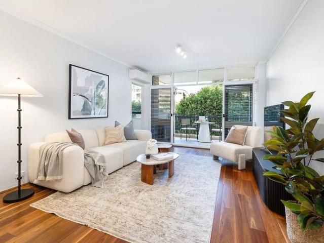 Spacious Ground Floor Apartment in a Peaceful, Convenient Location