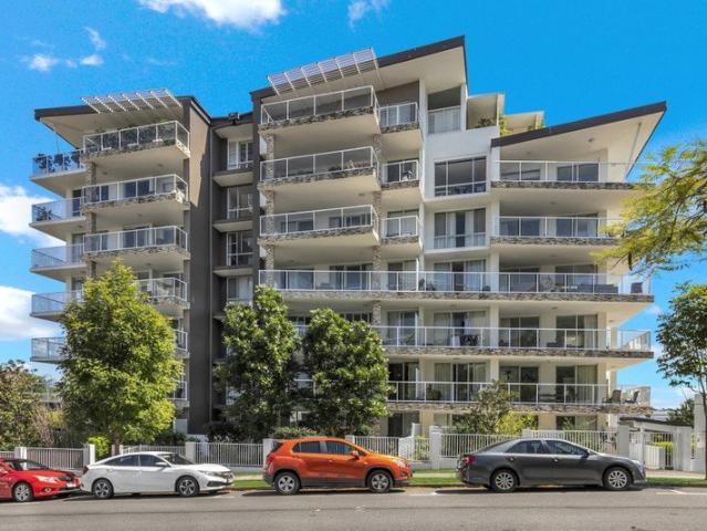 Spacious Ground Floor Apartment in a Prime Auchenflower Position