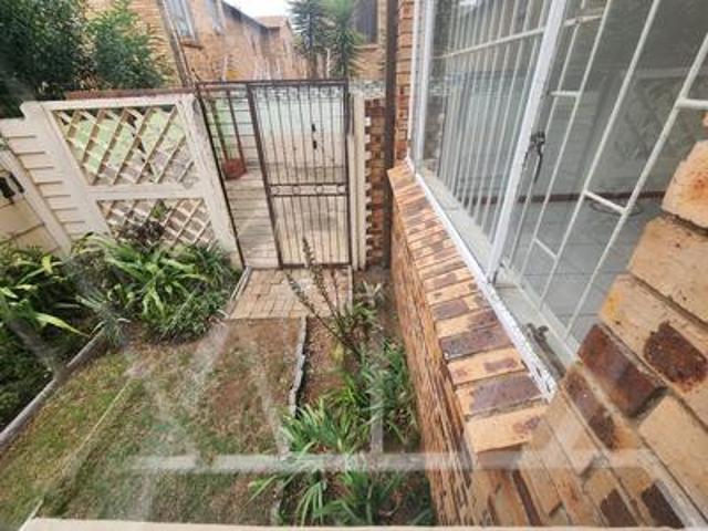 spacious ground floor apartment in g.