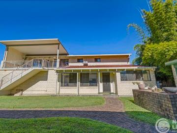 Size and Features of a House for a Unit Price