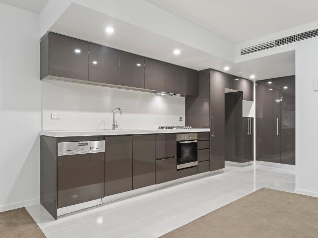Spacious Ground Floor Apartment in Prime Location