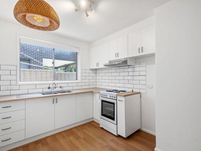 Spacious Ground Floor Apartment in Prime Location