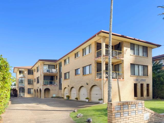 Spacious Ground Floor Apartment Just Footsteps from the Beach!