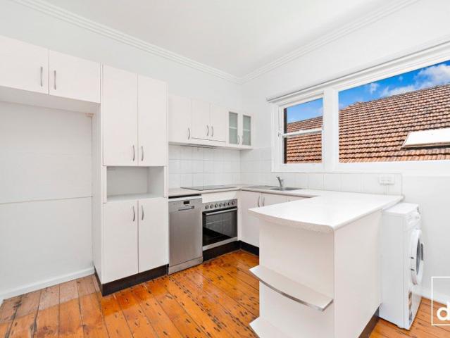 SPACIOUS GROUND FLOOR APARTMENT JUST MOMENTS FROM NORTH BEACH