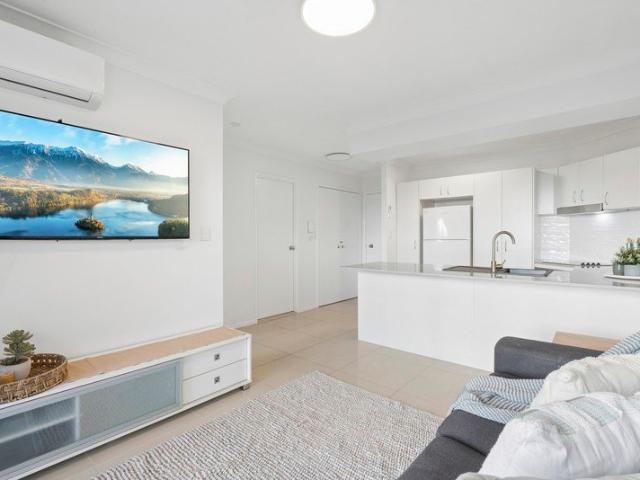 Spacious Ground Floor Apartment with Exceptional Outdoor Living