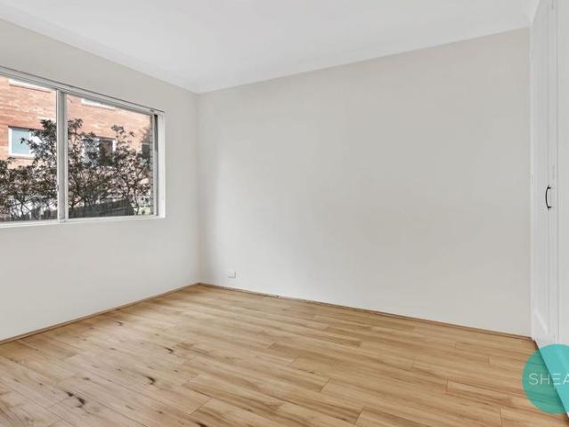 SPACIOUS GROUND FLOOR APARTMENT WITH FRESH MODERN UPDATES