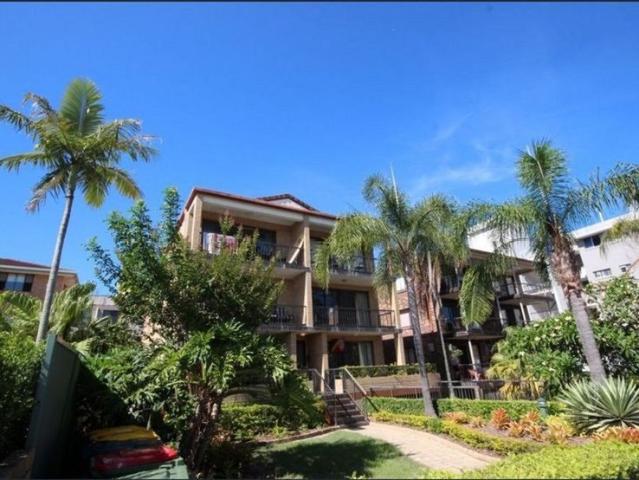 Spacious Ground Floor Apartment with Multiple Outdoor Areas