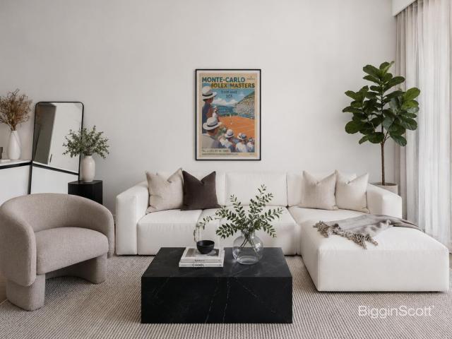 Spacious Ground Floor Apartment with Sun Drenched Courtyard