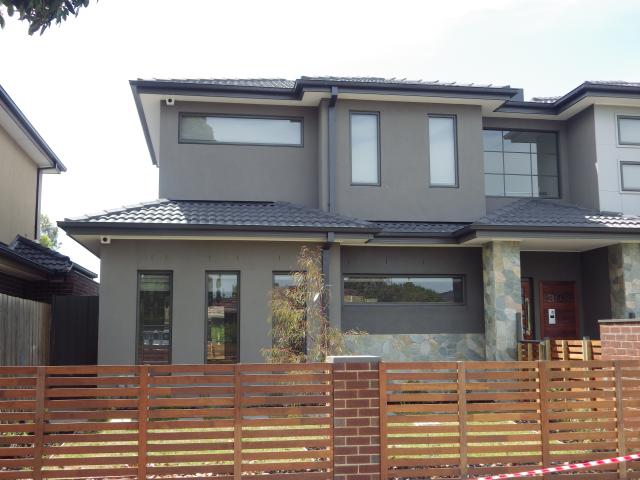 Spacious Ground Floor Apartment with Private Courtyard & Lock Up Garage