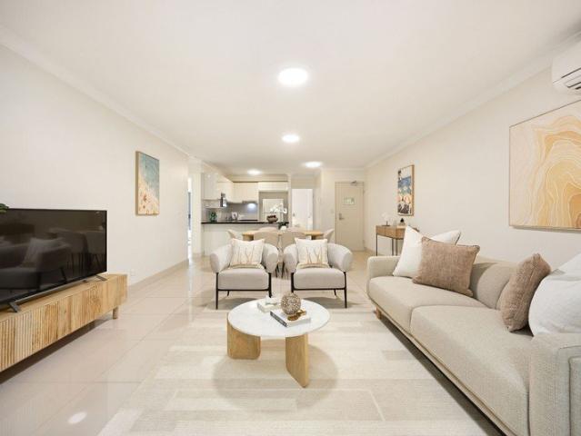 Spacious Ground Floor Apartment with Private Garden Courtyard