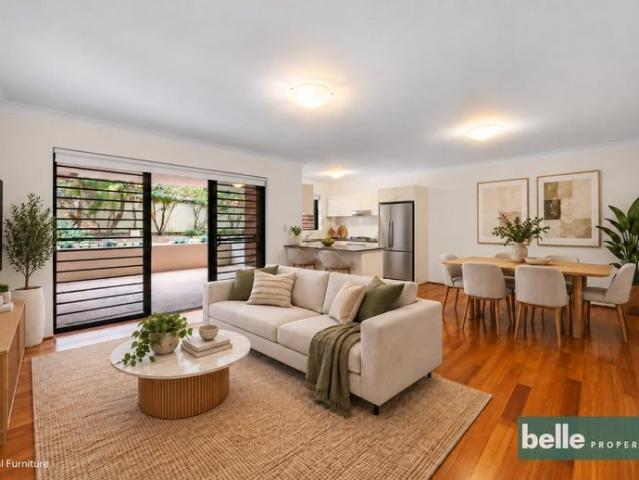 Spacious Ground Floor Apartment with Two Private Courtyards