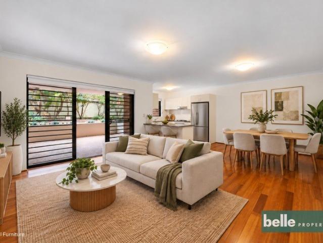 Spacious Ground Floor Apartment with Two Private Courtyards