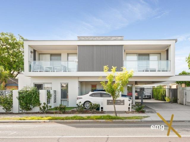 SPACIOUS GROUND FLOOR APARTMENT