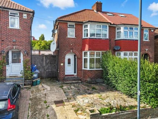 Spacious Ground Floor Family Flat with Garden &