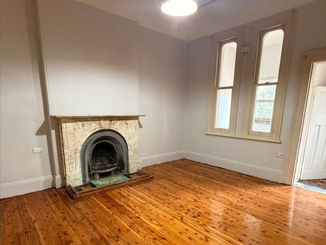 SPACIOUS GROUND FLOOR ONE BEDROOM STUDIO